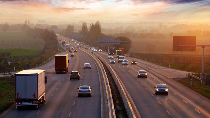 LEFT-Hand vs RIGHT-Hand Traffic